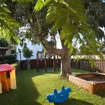 فندق Niriides 4*