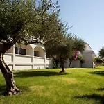 Niriides Hotel 4*