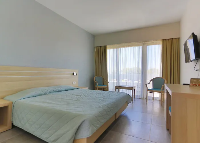 Niriides Hotel 4*