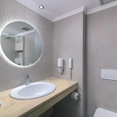 ホテル Niriides 4*