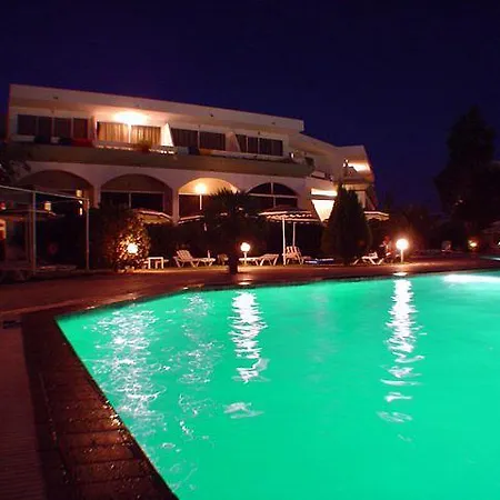 ホテル Niriides コリンビア